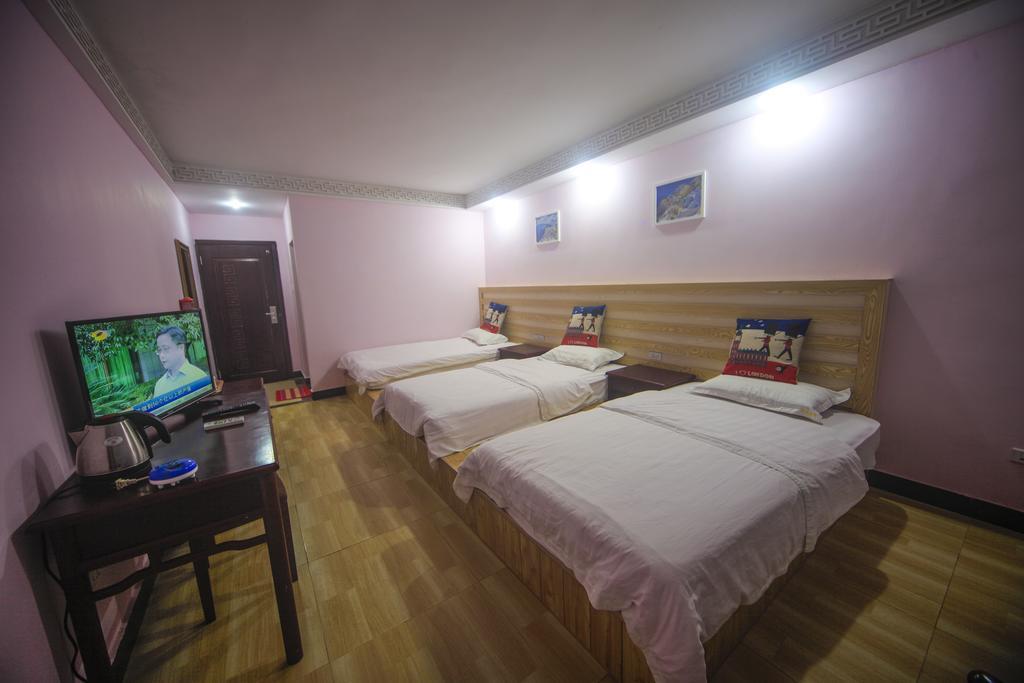 Fawlty Towers Hotel Yangshuo Chambre photo